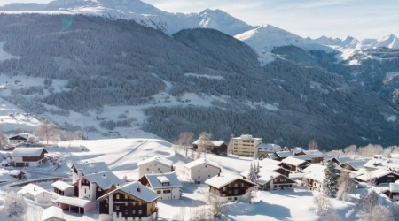 Skigebied van Brigels Waltensburg Andiast in de sneeuw.